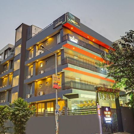 Hotel Red York By Byob Hotels Ноида Екстериор снимка