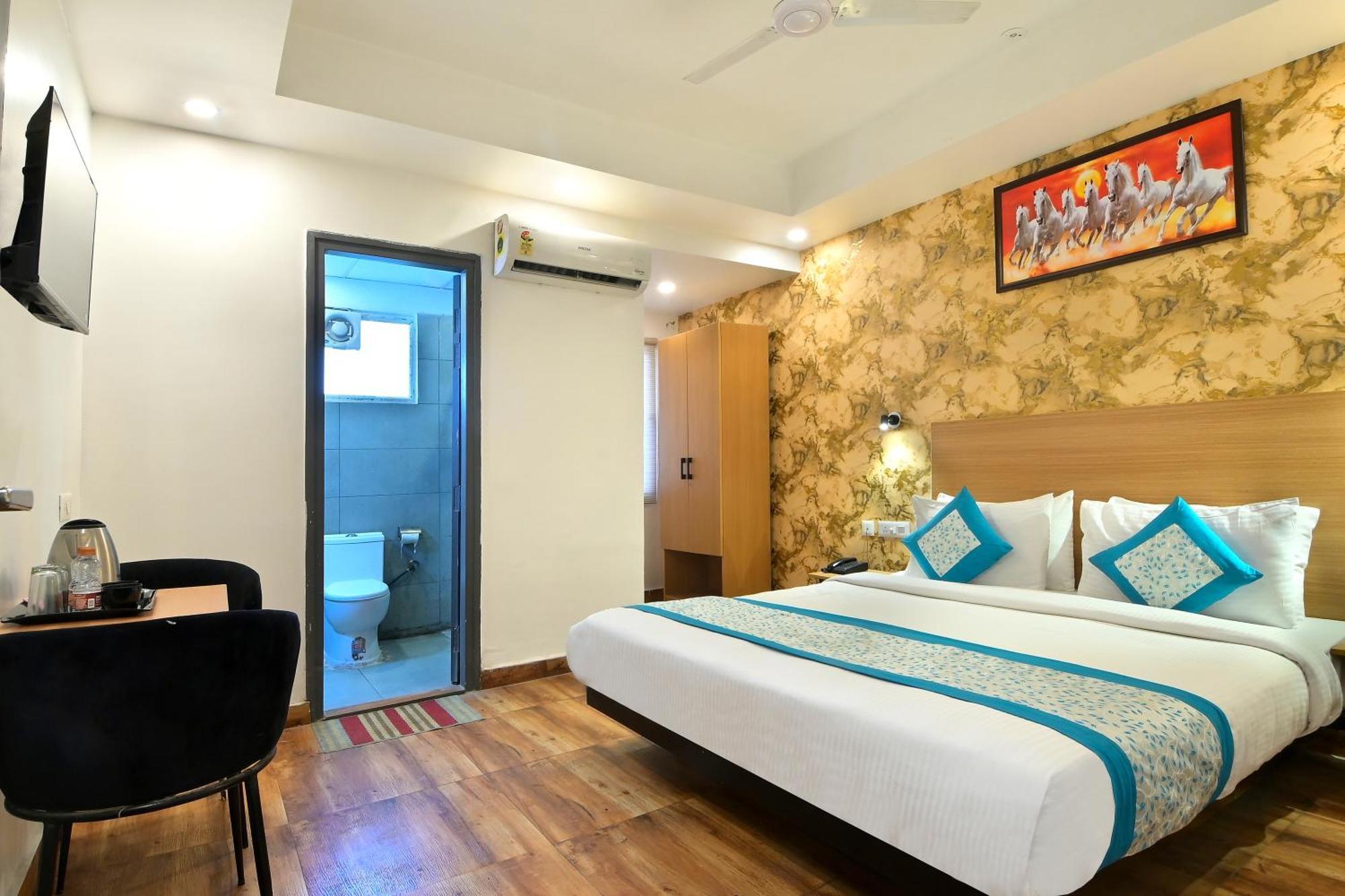 Hotel Red York By Byob Hotels Ноида Екстериор снимка