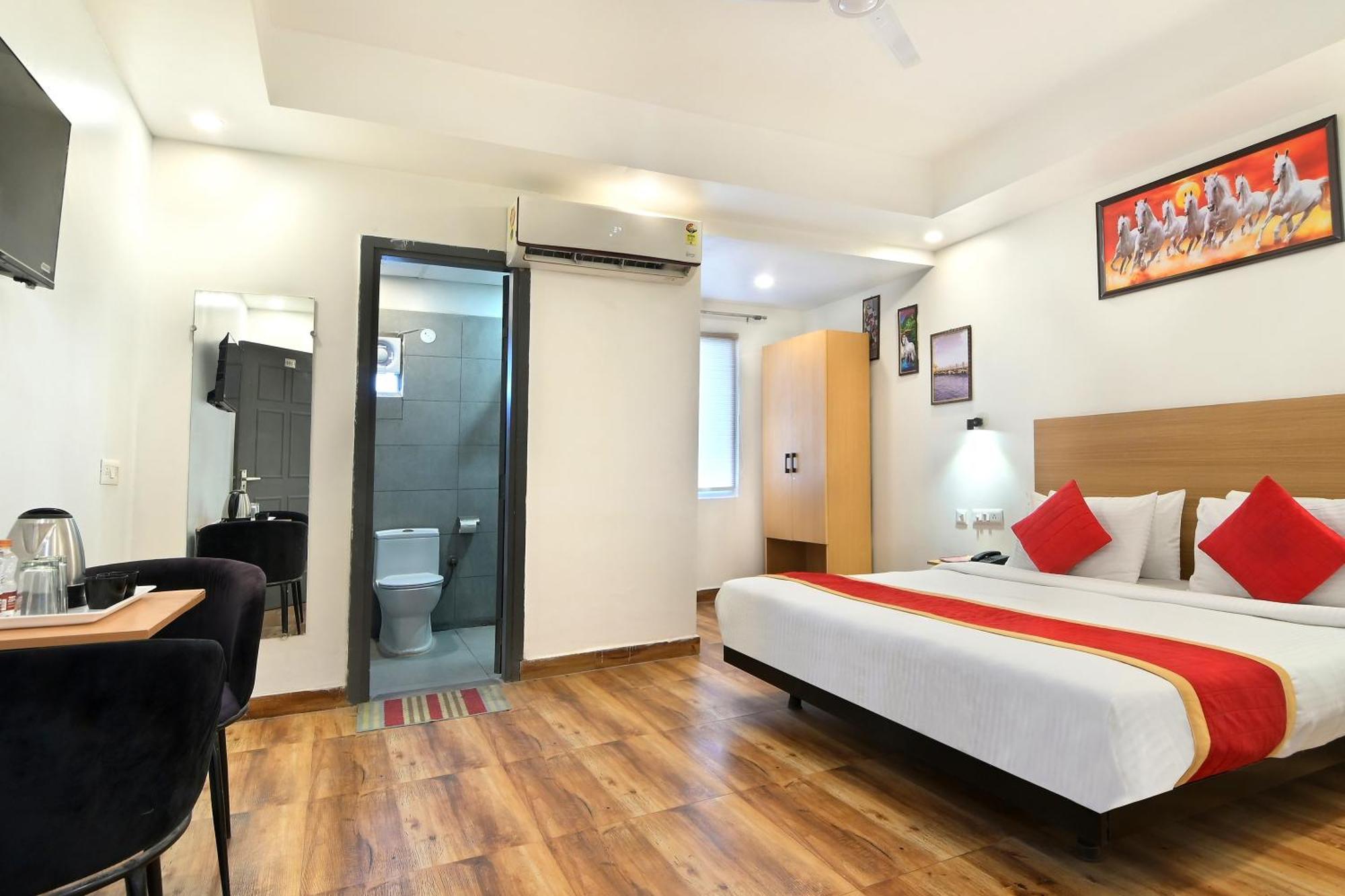 Hotel Red York By Byob Hotels Ноида Екстериор снимка