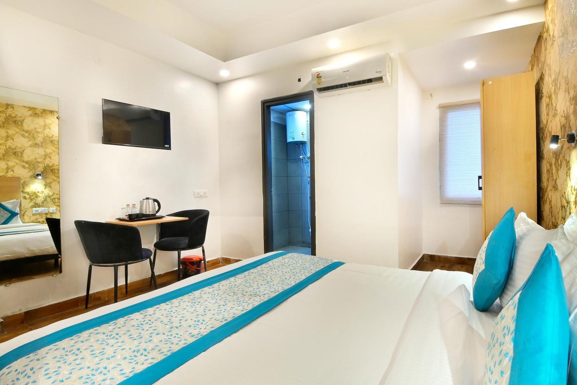 Hotel Red York By Byob Hotels Ноида Екстериор снимка