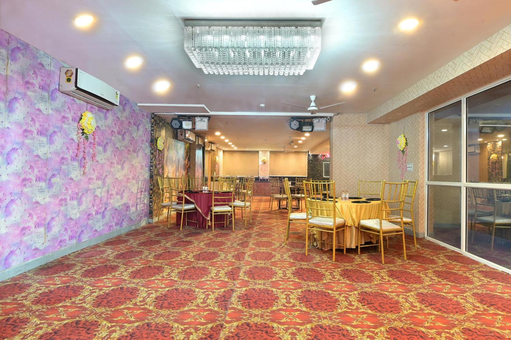 Hotel Red York By Byob Hotels Ноида Екстериор снимка