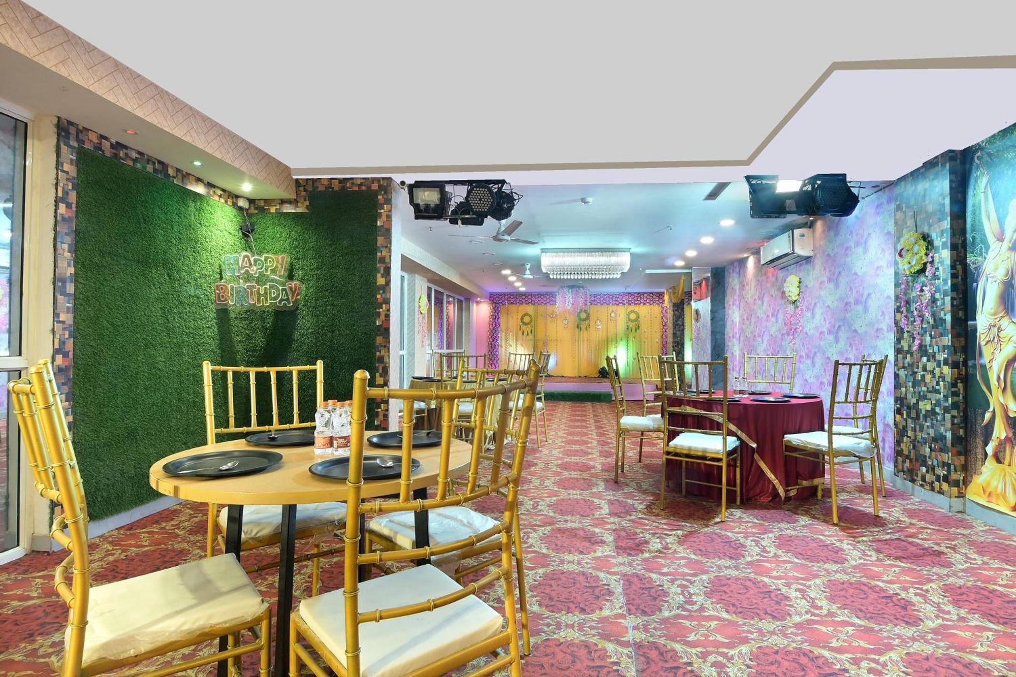 Hotel Red York By Byob Hotels Ноида Екстериор снимка