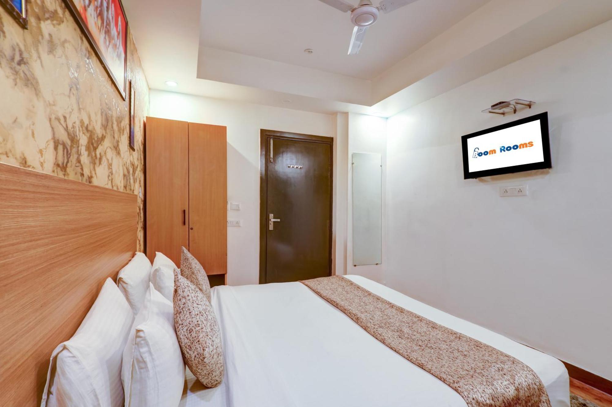 Hotel Red York By Byob Hotels Ноида Екстериор снимка