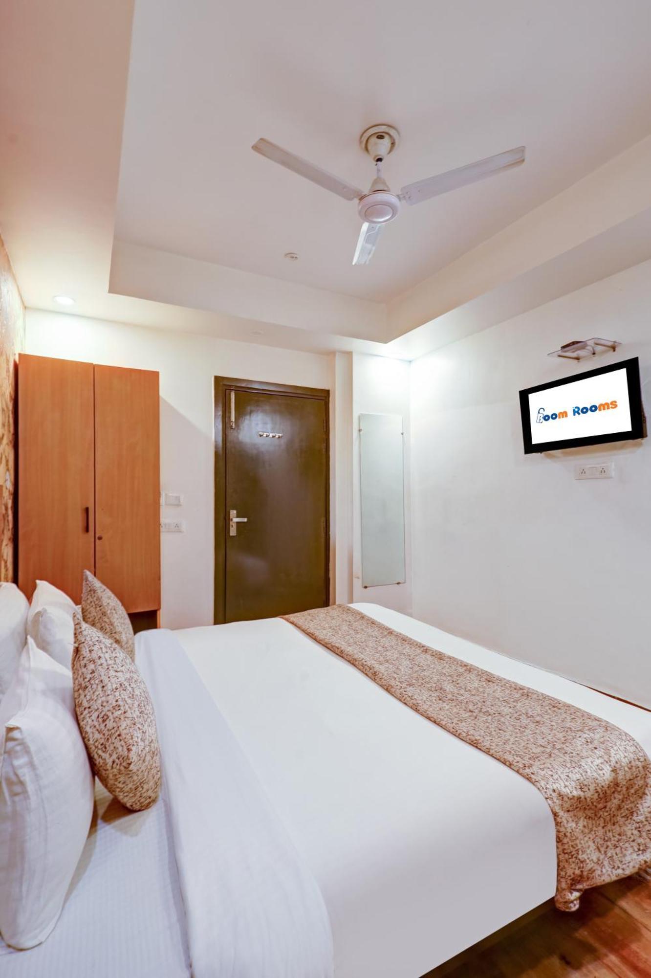 Hotel Red York By Byob Hotels Ноида Екстериор снимка
