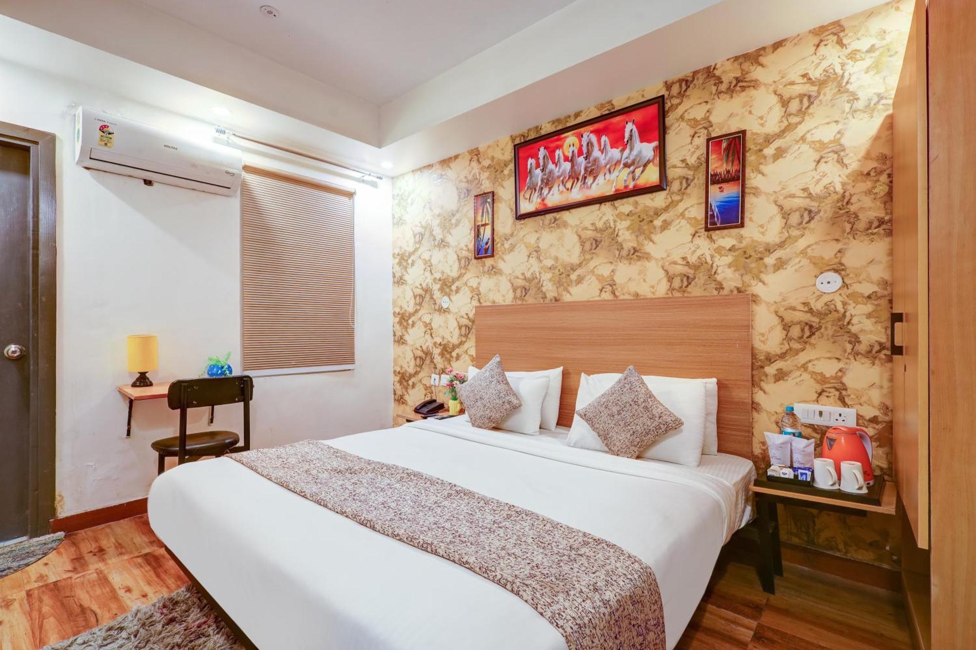Hotel Red York By Byob Hotels Ноида Екстериор снимка