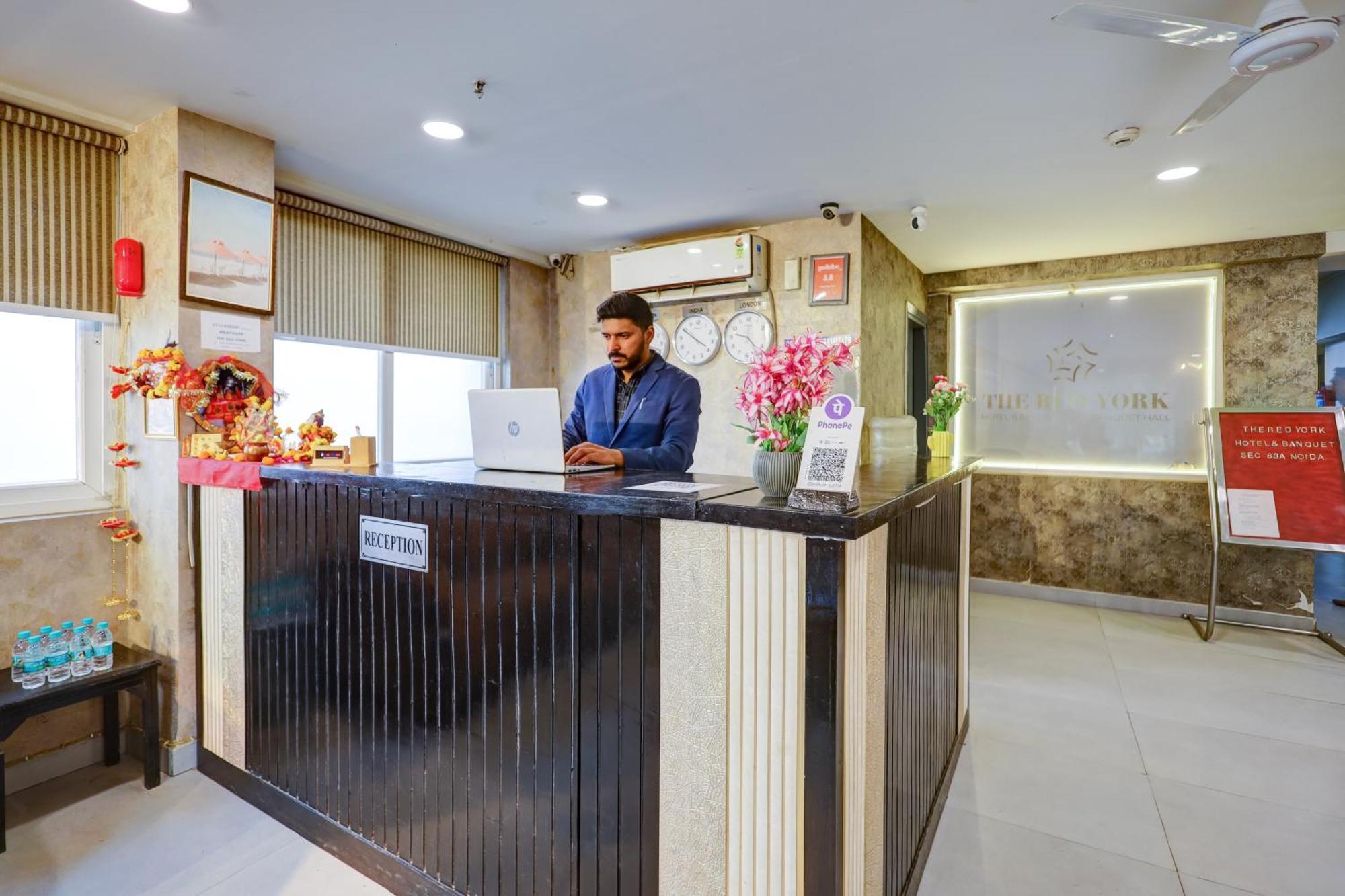 Hotel Red York By Byob Hotels Ноида Екстериор снимка