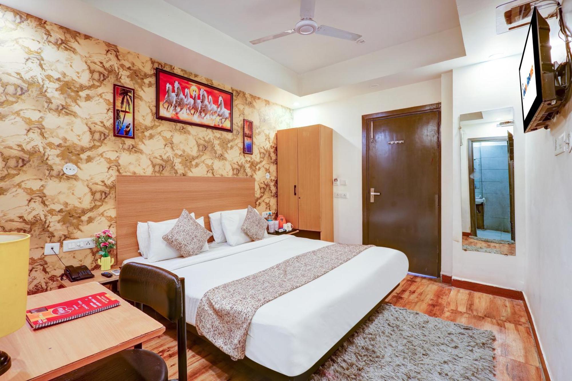 Hotel Red York By Byob Hotels Ноида Екстериор снимка