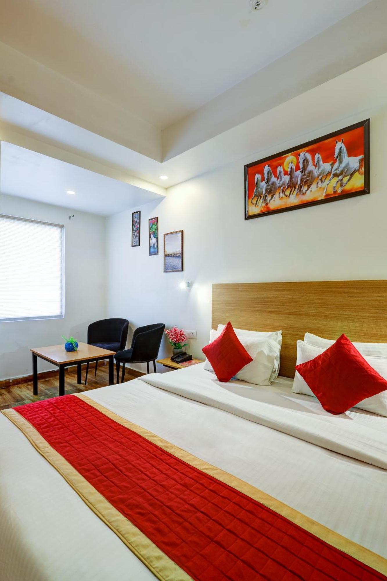 Hotel Red York By Byob Hotels Ноида Екстериор снимка