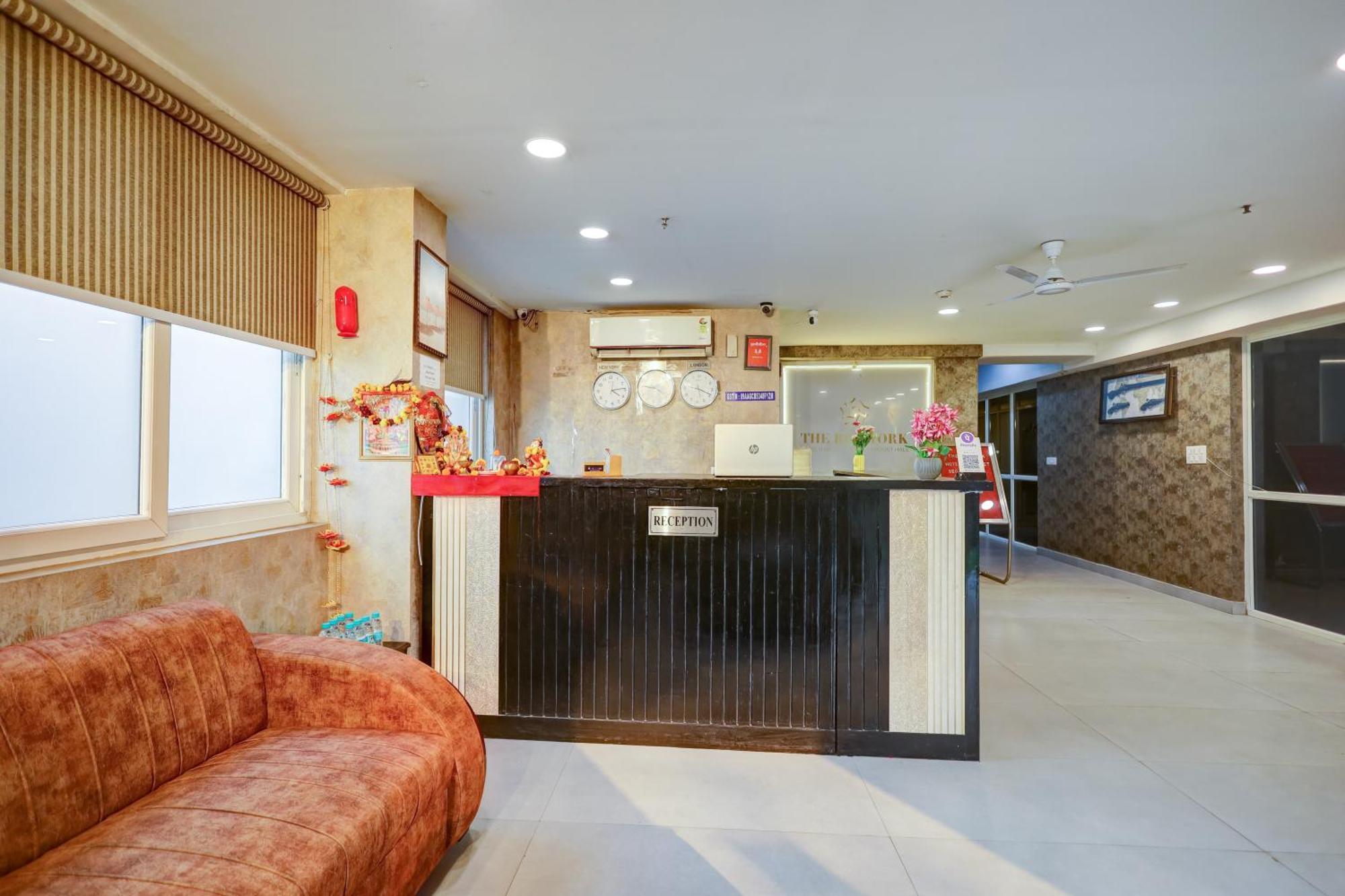 Hotel Red York By Byob Hotels Ноида Екстериор снимка