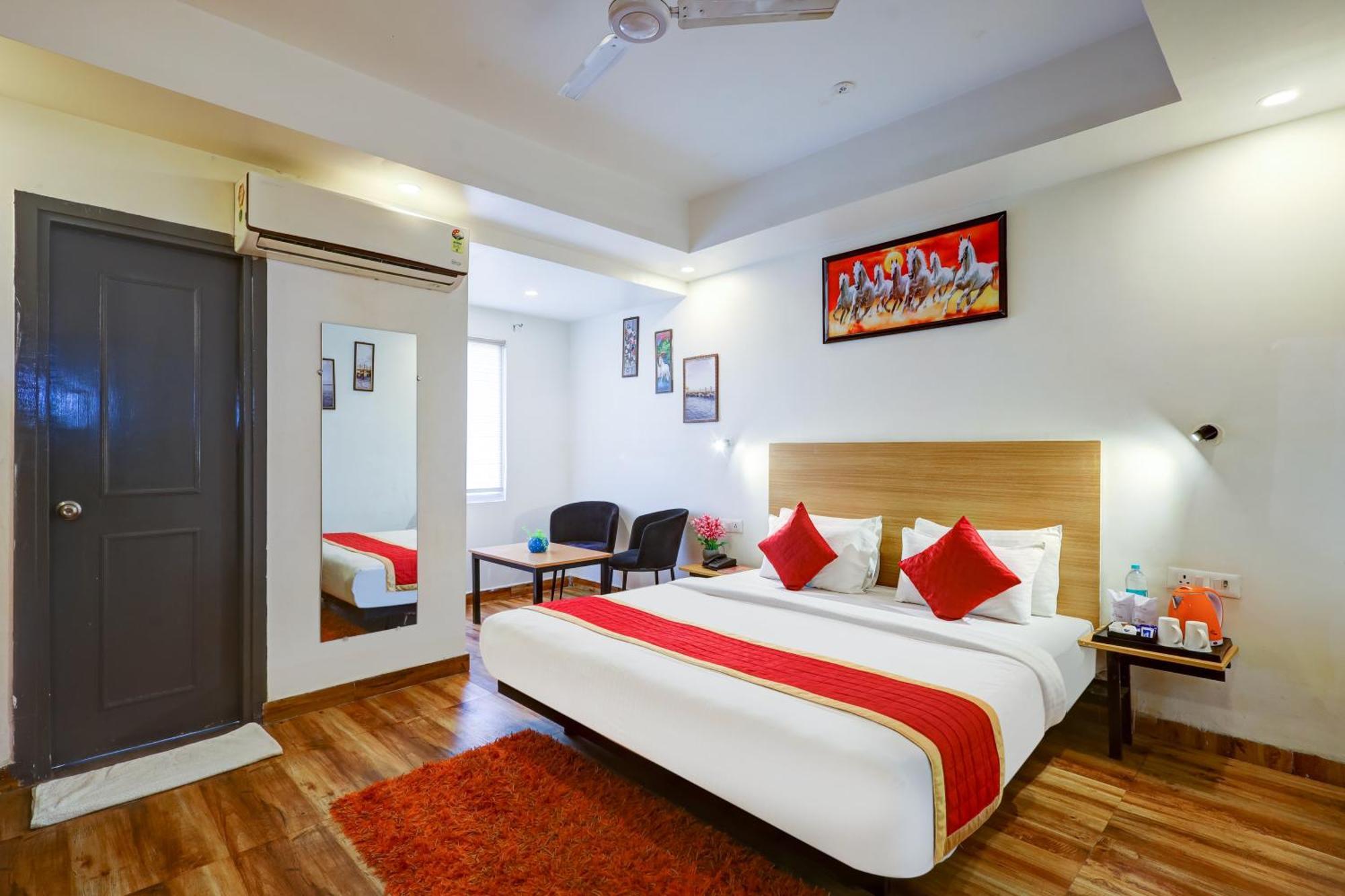 Hotel Red York By Byob Hotels Ноида Екстериор снимка