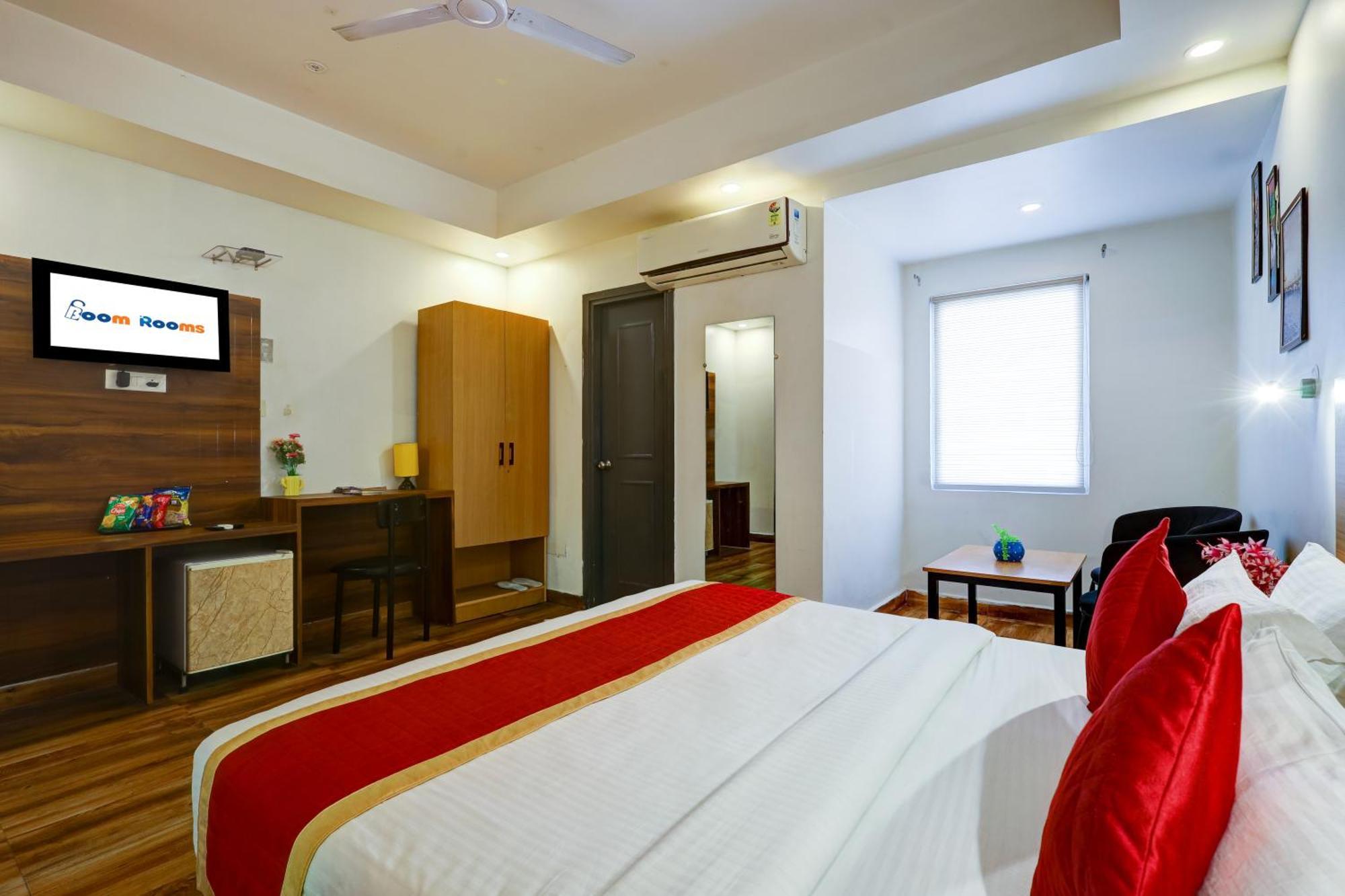 Hotel Red York By Byob Hotels Ноида Екстериор снимка